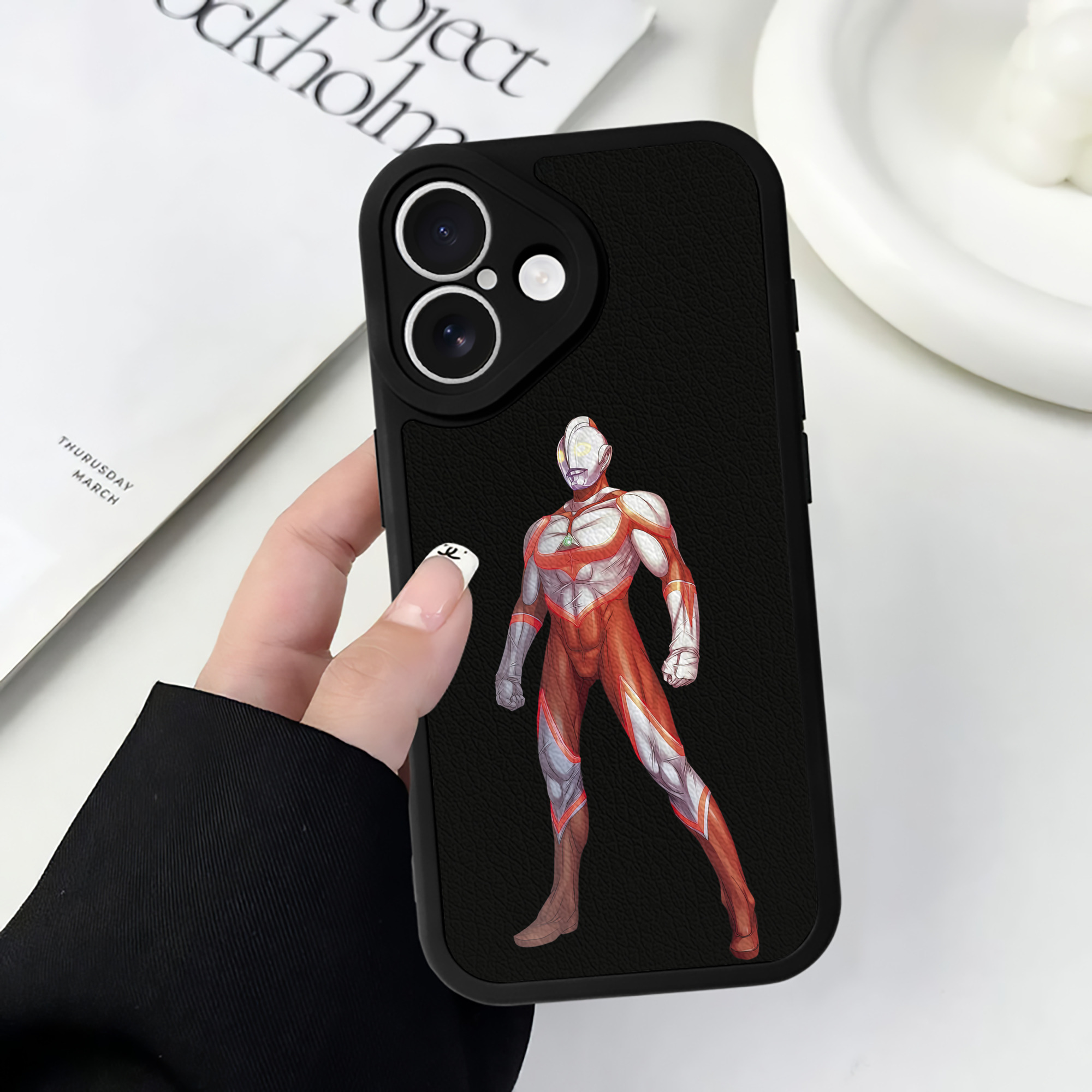 （画像用） ウルトラマン Ultraman 【iPhone 16シリーズ対応】シリコンスマホケース（レザー調） 材質：シリコン